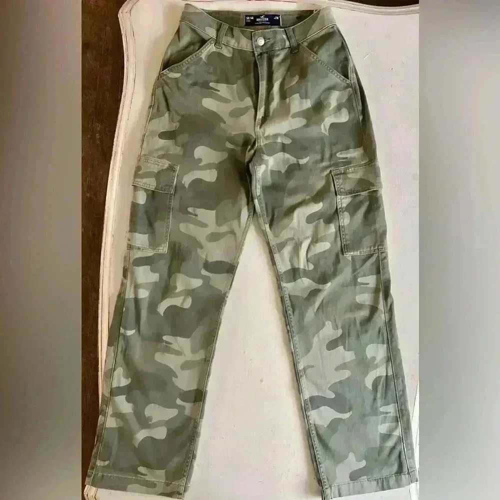Camouflage cargo Hollister pants
